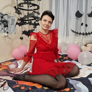 Model - AvaSaturnian hot