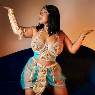 Model - KateVenegas striptease