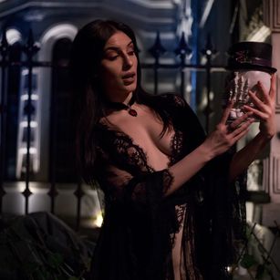 Model - LunaBently feet