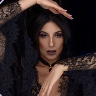 Model - LunaBently dirty