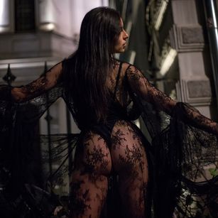 Model - LunaBently deepthroat