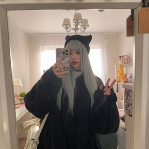 Model - polly blonde