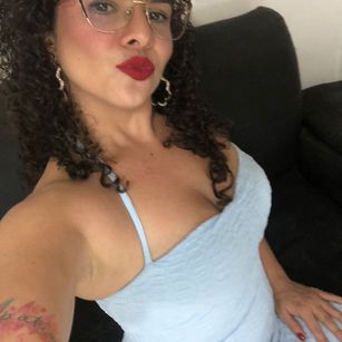 Model - Kloe Wolf toys