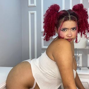 Model - Idun Brunette dildo