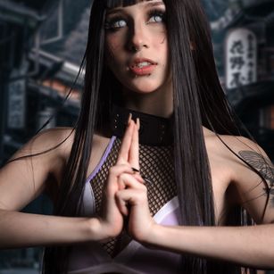 Model - BellaBlack strapon