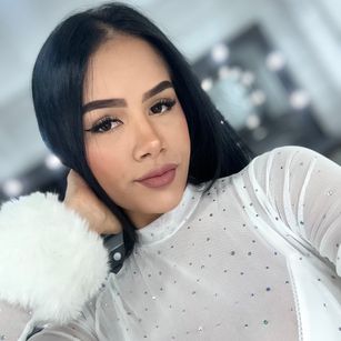 Model - MilaReyes striptease