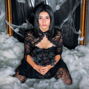 Model - Zara Gold shaved