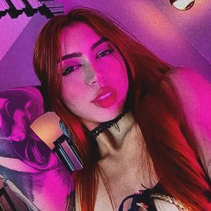 Model - Polygonnia teen