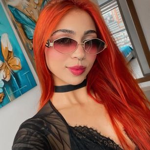 Model - Polygonnia teen