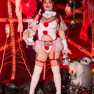 Model - AmaranthaVelmet domination