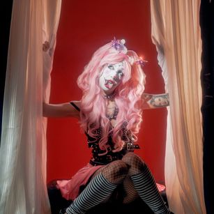 Model - Carla Cox balloons