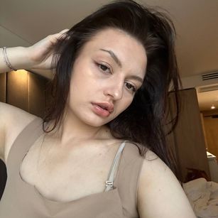 Model - Amaris bigtits