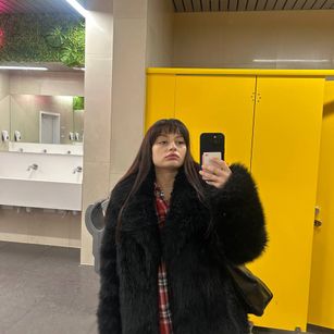 Model - Amaris bigass