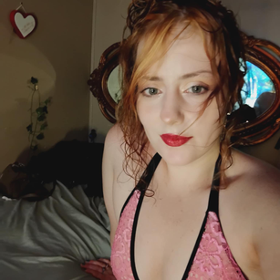 Model - Skarlett Rose smoke