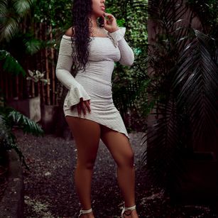 Model - NicollWins curvy