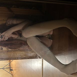 Model - mary jane dom