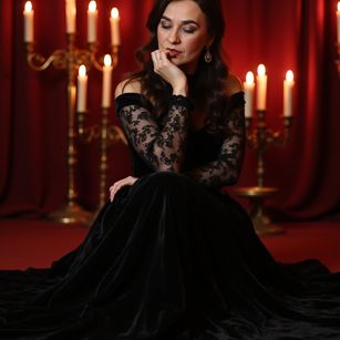 Model - Joy Casidy brunette