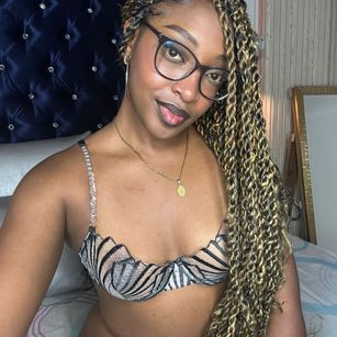 Model - YalianaGuzman cei