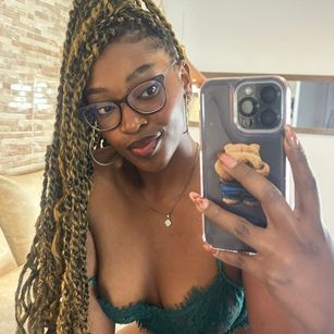 Model - YalianaGuzman sexy