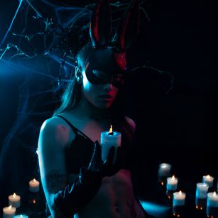 Model - Lauren Hazel submissive