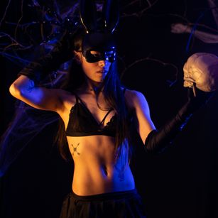 Model - Lauren Hazel latina