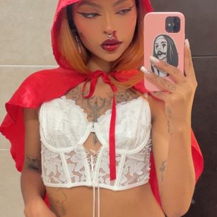 Model - Carmilla bignipples