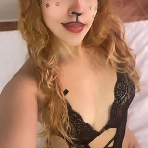 Model - Alinandscoot couple