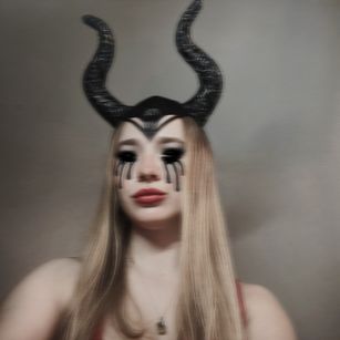 Model - Mistress Nikki findom