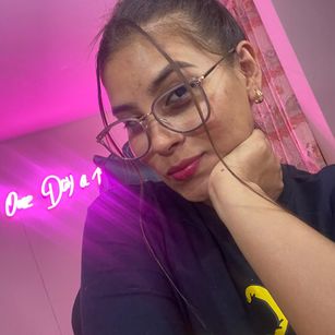 Model - laura latina