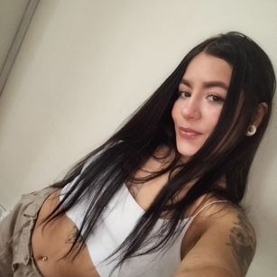 Model - JoyHills latina