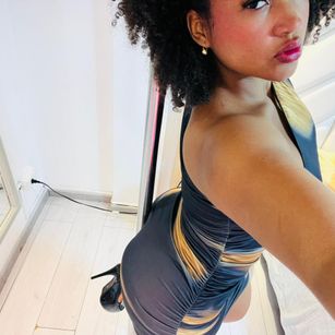 Model - TiffanyDuarte dildo