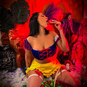 Model - Catalina Perez squirt