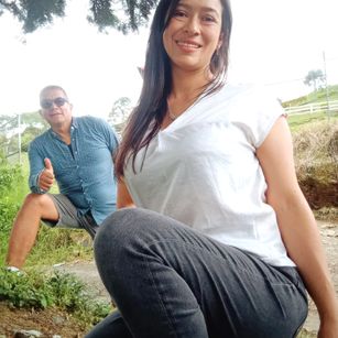 Model - Manu and Cata longtongue