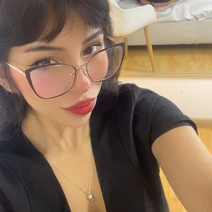 Model - bella star cum