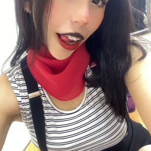 Model - bella star cum