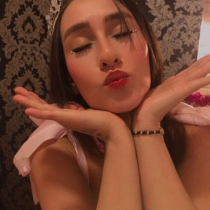 Model - CatalinaThompson latina