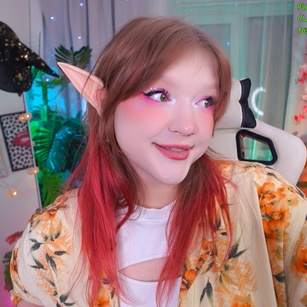 Model - Sonya Blonde