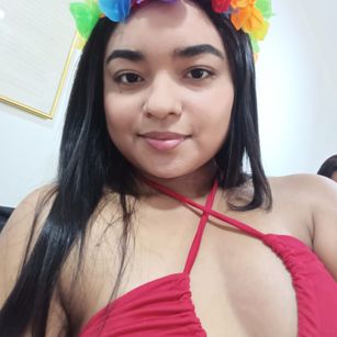 Model - YoungLizzyy Curvy