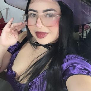 Model - Anahi Vega ANAL