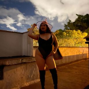 Model - Anahi Vega oralsex