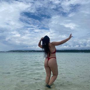 Model - Iris Moira pantyhose