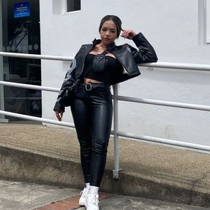 Model - Nicol Rocci squirt