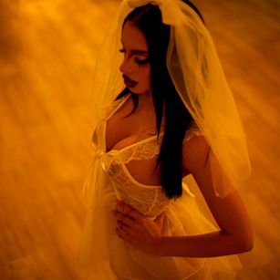 Model - Velma Evans blowjob