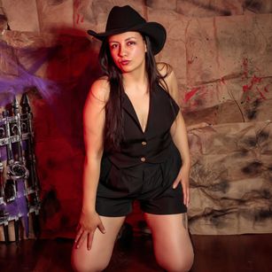 Model - MargarettCooper dildo