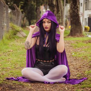 Model - Raven_Love pies