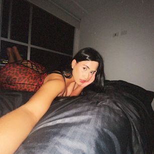 Model - ADARA GOMEZ squirting