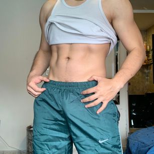 Model - Bayron hairy