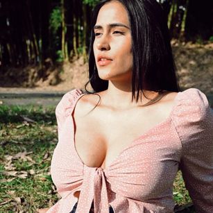 Model - ADARA GOMEZ heels