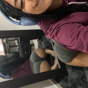 Model - Mia Cinnamon latina