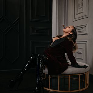 Model - Jasmine Anal